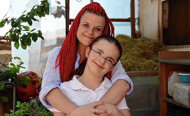 Ivonne Lutz ist Mutter von Melina Laurenzana, die mit einer Erkrankung auf die Welt gekommen ist. Das Reiten hilft der Zwölfjährigen.