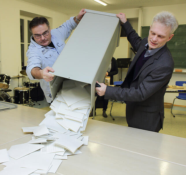 Bild 28: Bilder von der Hilzinger Bürgermeisterwahl in der Hegauhalle