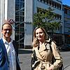 Mathias Auch, Geschäftsführer der Arbeitsagentur Konstanz-Ravensburg, und Pressesprecherin Eva Schmidt vor der Singener Geschäftsstelle ...