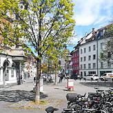 Die Kreuzlinger Straße führt von Stadelhofen direkt zum Schnetztor der Altstadt.