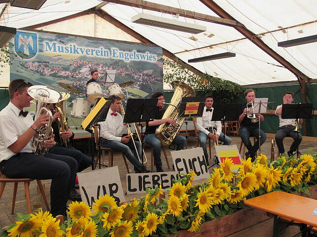 Neu beim diesjährigen Sommerfest war die Band Baden-Brass, bestehend aus Engelswieser Jungmusikern.