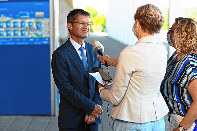Klaus Wellmann, Geschäftsführer der Messe Friedrichshafen, stellt sich den Fragen.