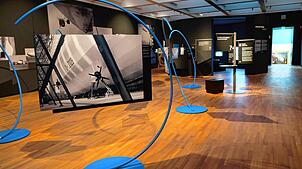 Die 11.000 Fotografien im Archiv des Zeppelin Museums bilden den Ausgangspunkt für die Ausstellung „Bild und Macht. Zeppelin-Fotografie ...