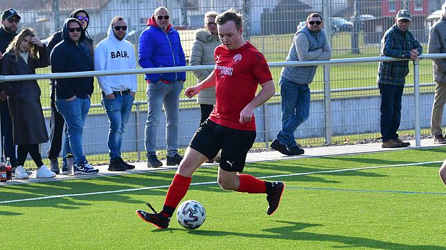 Abwehr oder &bdquo;Achter&ldquo;. Nick Schupp vom FC Hochrhein ist vielfältig einsetzbar.
