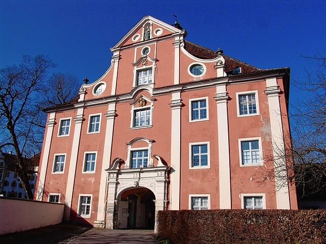 Nach rund fünf Jahrhunderten schloss die Markgräflich Badische Hofapotheke im Unteren Torhaus. Es gehört dem Land, das gerade eine ...