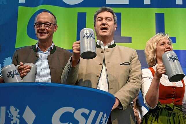 Die bayerische Konkurrenz: Friedrich Merz (links) mit Markus Söder in Gillamoos.