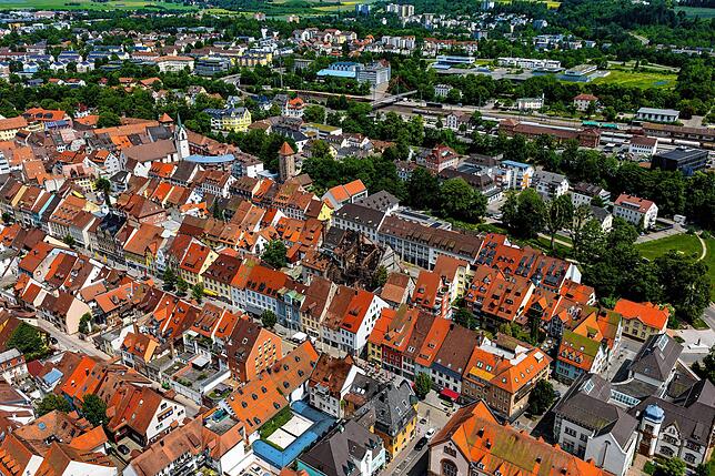 Die Brandhäuser sind inmitten der engen Innenstadt gut auszumachen. Das Bild zeigt die Gefahr, die von Bränden für die historische ...