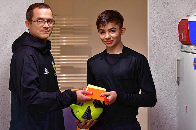 Seite an Seite: Jung-Schiedsrichter wie der 15-jährige Lionel Hauck aus Inzlingen profitieren in den Anfängen ihrer Karriere durch das ...