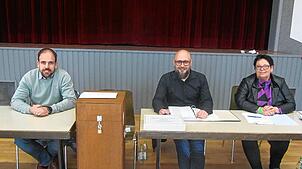 Sie machen in dem für den Wahlbezirk Immendingen II in der Aula der Schlossschule eingerichteten Wahlraum bei der Bundestagswahl Dienst: ...