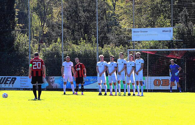 Bild 18: FC Überlingen unterliegt FC Pfaffenweiler mit 0:2. Wir waren mit der Kamera dabei!