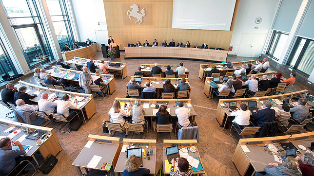 Im Stuttgarter Gemeinderat arbeiten die Stadträte bereits mit Laptops. Die sollen nun auch im Markdorfer Ratssaal Einzug halten. Dafür ...