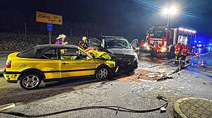 Am Samstagabend ist es zwischen Singen und Steißlingen zu einem schweren Verkehrsunfall gekommen. Dabei wurden vier Personen – darunter ...