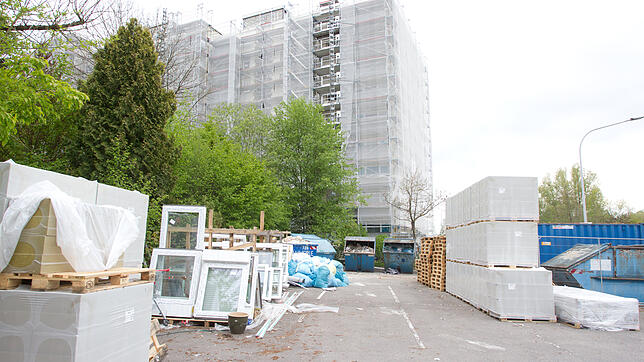 Die Vonovia-Baustelle in der Schwaketenstraße hat schon für viel Ärger gesorgt. Jetzt hat der Zoll die dort tätigen Firmen auf illegale ...