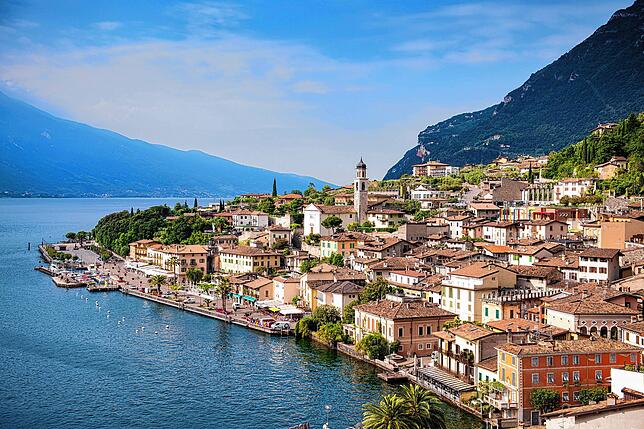Limone liegt pittoresk am Gardasee – einem gerade bei Deutschen beliebtem Reiseziel.
