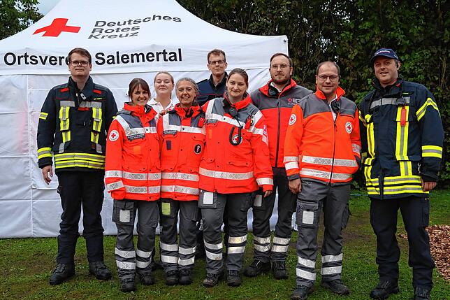 Feuerwehr und Rotes Kreuz stehen stets bereit, haben dieses Jahr aber nicht viel zu tun.