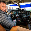 Pilot Holger Miconi im Cockpit des Hagelfliegers. Das Hagelflugzeug, eine zweimotorige Partenavia P68 mit 406 PS, ist in Donaueschingen ...