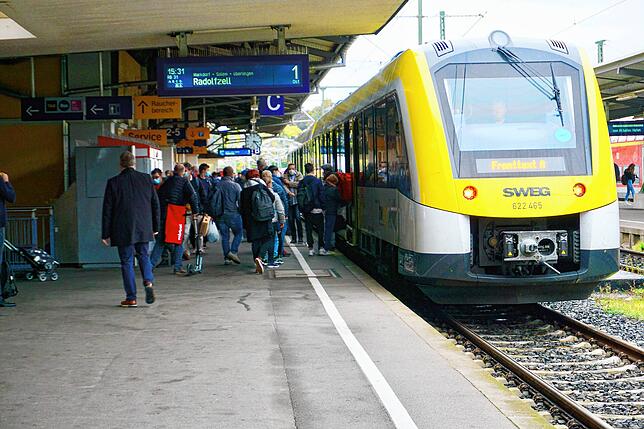 Mit der Modernisierung des sogenannten „Hausbahnsteigs“ am Gleis 1 beginnen die Bauarbeiten am Bahnhof Friedrichshafen.