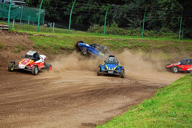 Bild 10: Das Autocross Rennen in Albbruck-Schachen endet mit einem Unfall
