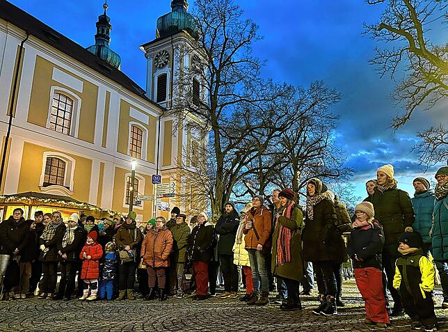 Bild 3: Stimmungsvoller Auftakt des Donaueschinger Adventsmarktes