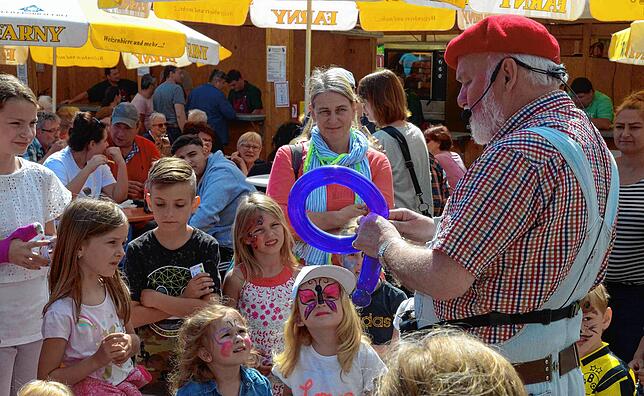 2019: Fasziniert stets aufs Neue mit seinen Kunststücken: Zauberer und Luftballon-Künstler Gradi Wolo.