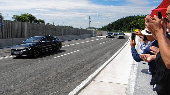 Ein großer Moment? Das glaubten die Gäste bei der Verkehrsfreigabe am Tunnel Waldsiedlung. Fünf Wochen später werden die kritischen ...