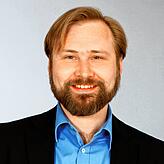 Vincenz Huzel ist Politikwissenschaftler und arbeitet für die SPD-nahe Friedrich-Ebert-Stiftung. Er hat zur Entwicklung des ...
