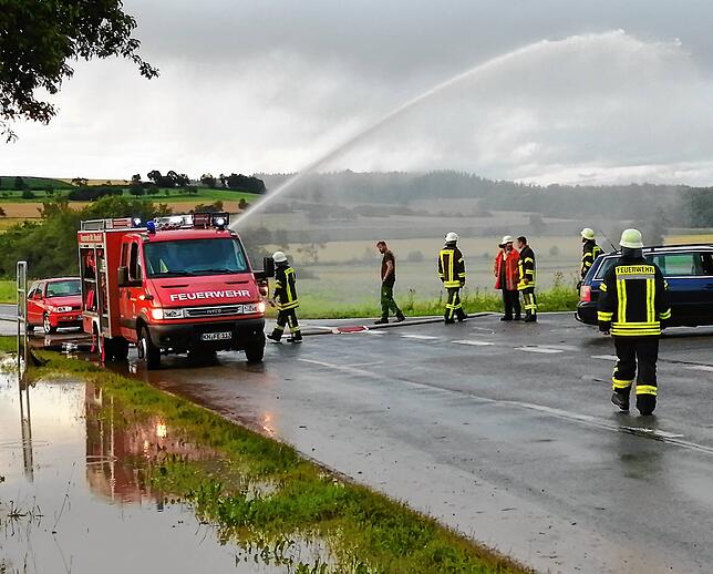 Überschwemmung auf der L440 bei Heudorf
