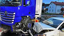 40 Einsatzkräfte der Feuerwehr waren bei einem Unfall in Espasingen im Einsatz.