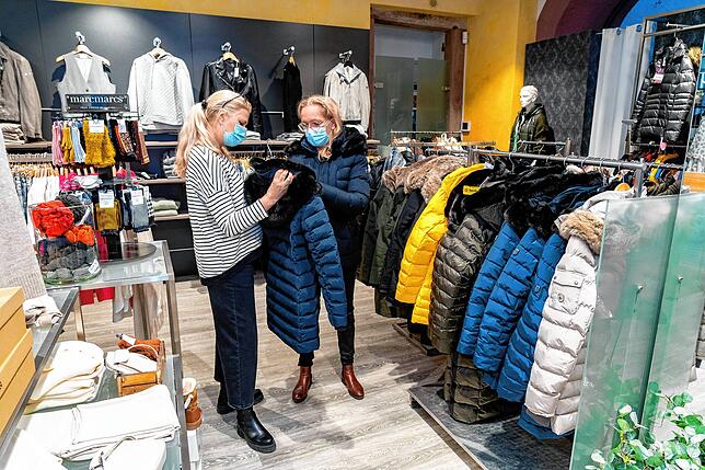 Warme Winterbekleidung lief gut im Damenmodegeschäft Broghammer in der Villinger Rietstraße. Doch auch hier spürten die Inhaber ...