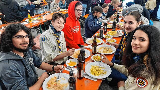 Zum Schluss trafen sich alle Helfer zum gemeinsamen Essen beim DRK am Benediktinerring.