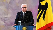 Bundespräsident Frank-Walter Steinmeier spricht im Schloss Bellevue.