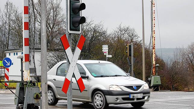 Ab Montag, 8. April, fließt hier kein Verkehr. Der Bahnübergang in Blumberg-Zollhaus wird wegen Sanierungsarbeiten gesperrt. Das ...