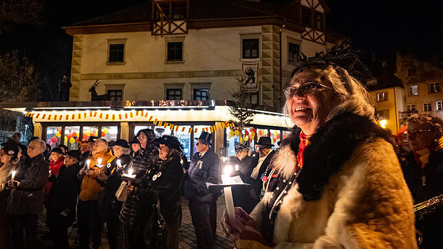 Bild 3: In Überlingen beerdigen Narren die fünfte Jahreszeit mit einem grandiosen Höhepunkt!