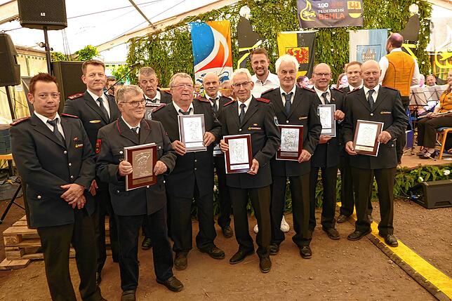 Bild 13: Behla feiert seine Feuerwehr für 100 Jahre uneigennützigen Einsatz und Dienst am Nächsten