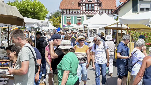 Sommerstimmung auf dem Iznanger Töpfermarkt: Den Besuchern wurde einmal mehr hochqualitive Ware aus Keramikwerkstätten geboten.