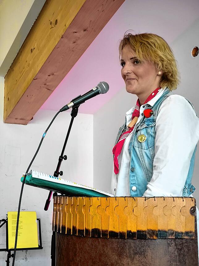Mareen Bromma wagte in ihrer Büttenrede eine Neuinterpretation von Hänsel und Gretel.