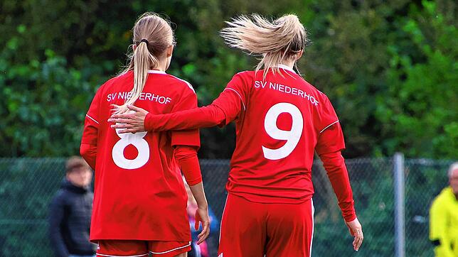 Abschied aus der Verbandsliga: Die Fußballerinnen des SC Niederhof/Binzgen ziehen sich zwecks personeller Neuausrichtung freiwillig in ...