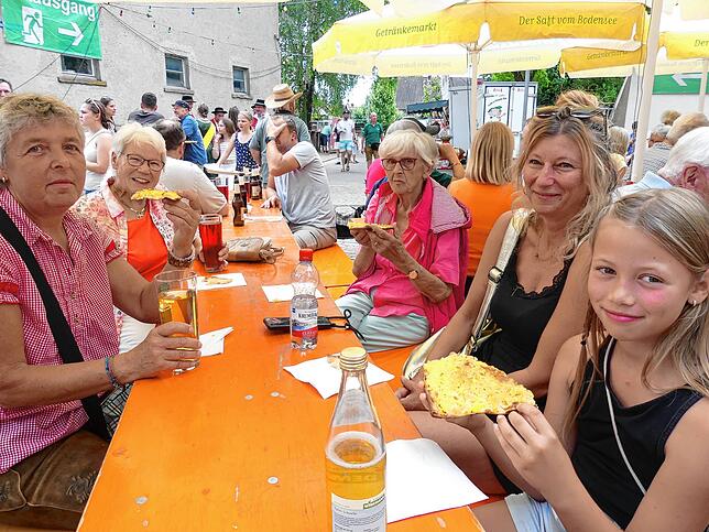 Bild 13: Gute Laune beim Mostfest in Bermatingen-Ahausen