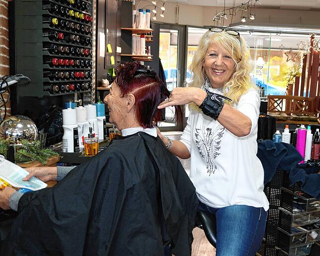 Nicht nur bei großen Unternehmen kann Energie gespart werden auch bei kleineren Dienstleistern wie in Inge‘s Friseurladen in ...
