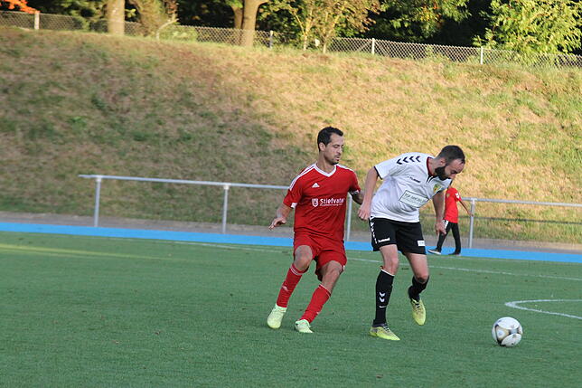 Bild 9: FSV Rheinfelden holt beim 2:2 gegen den FC Bad Krozingen den ersten Punkt in dieser Saison &ndash; und wir haben die Bilder!