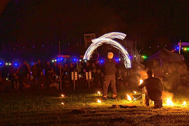 Bild 5: Röthenlochfest: Faszinierende Leuchtfiguren und gute Stimmung