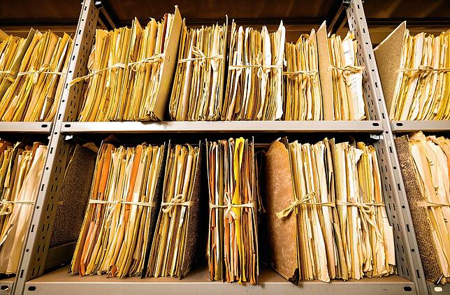 320 alte Aktenordner hat die Kripo Rottweil im Polizeipräsidium Konstanz recherchefähig digitalisiert, um sie vor dem Verfall zu bewahren.