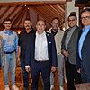 „I mein‘ halt“-Moderator Ernst Arnegger (links) hat die Gemeinderatskandidaten Jonas Alber, Peter Blezinger, Rolf Haas, Dietmar ...