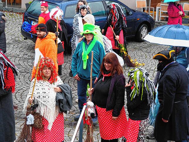 Bild 13: Bilder der Rathausstürmung: Bürgermeister Morasch verliert Dreizack der Macht bei Lottstetter Fasnacht