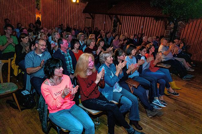 Auch einige Veranstaltungen des Burgspektakels Königsfeld im Jahr 2019 haben auf der Bühne im Gasthaus Engel in Neuhausen stattgefunden.