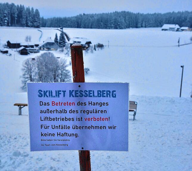 So wie hier am Kesselberg versuchen die Liftbetreiber, ihrer Verantwortung nachzukommen und Rodler und Skifahrer, die am Rand der Pisten ...