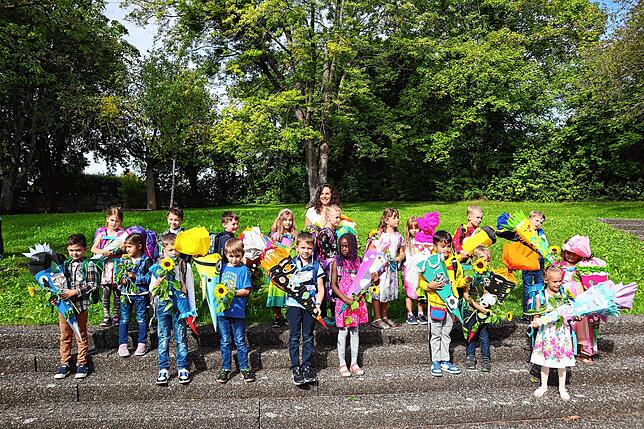 Die Klasse 1b der Grundschule Tengen mit ihrer Klassenlehrerin Annette Baumann bei ihrer Einschulungsfeier.