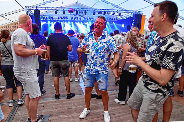 Bild 15: 1000 Besucher feiern mit der Spider Murphy Gang