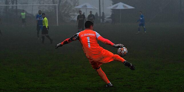 Bild 14: FC Erzingen beendet im Nebel den Siegeszug des SV Buch &ndash; und wir haben die Bilder!