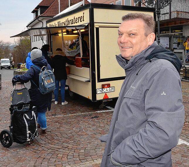 Bekommt gleich sein Mittagessen: SÜDKURIER-Redakteur Toni Ganter.